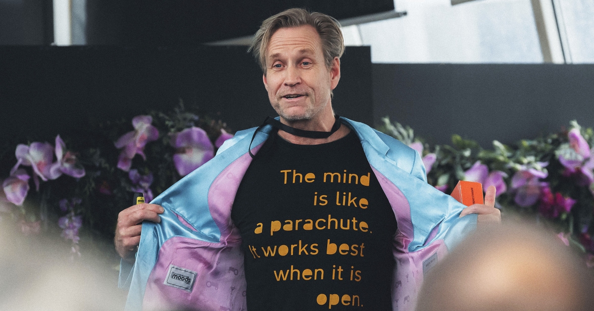 SJOKOLADEMAKER: Midt i hjertet av Geiranger skaper Bengt Dahlberg prisvinnende sjokolade inspirert av fjordlandskapet rundt seg. Med unike smaker og solid håndverk har Geiranger Sjokolade bygget et sterkt navn langt utenfor Norges grenser. Foto: Geir Bjørndal Srisoi