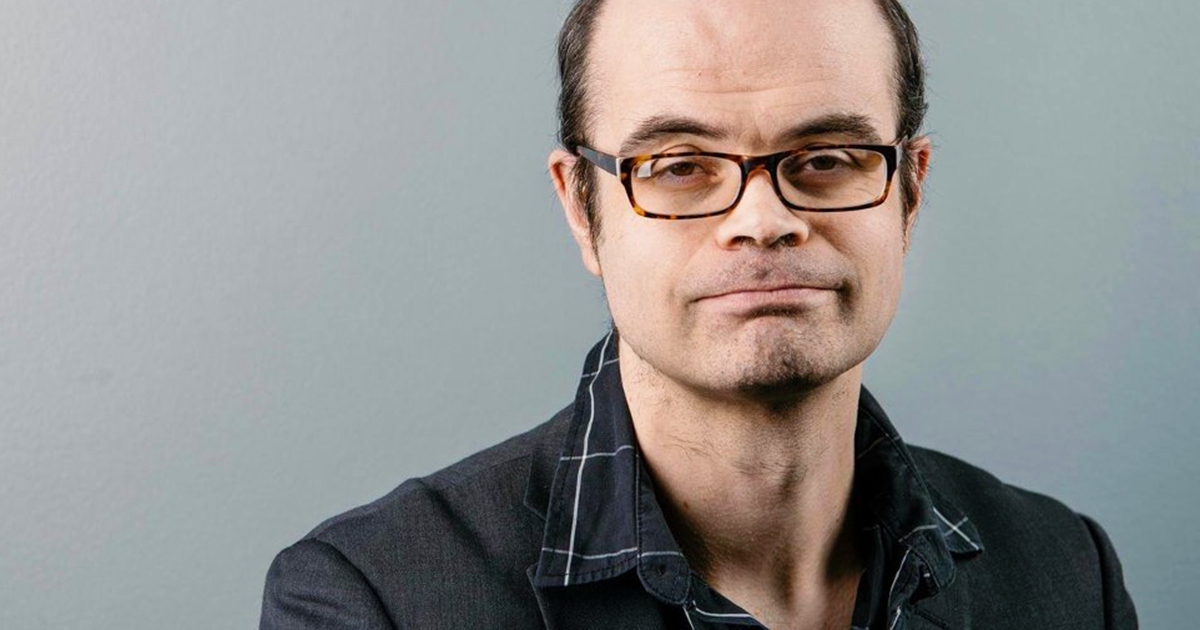 ALTMULIGMANNEN: Hans Olav Lahlum har hatt en imponerende karriere som både forfatter og historiker, og har etterhvert også blitt en svært kjent tv-ansikt. Torsdag 30. april gjester han B2B ARENA sin scene i Ålesund.