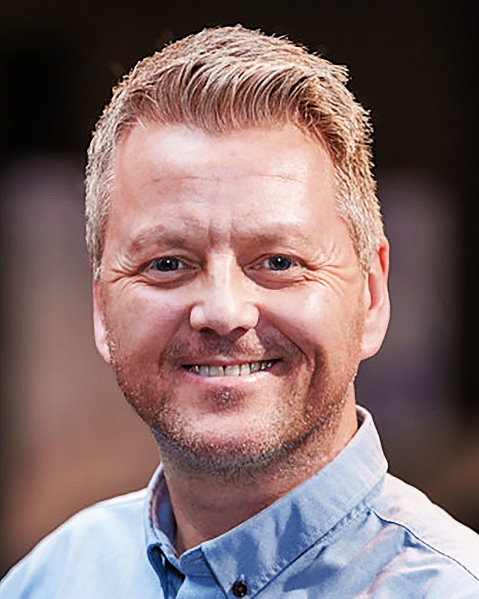 Mads Erik Larsen Bilselger i Motor Forum Ålesund