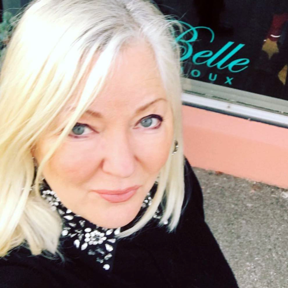 Terri Stapleford Fylling Eier / Stylist i Belle Bijoux